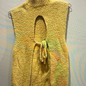 Zara Women’s Yellow Jumper
Like New.